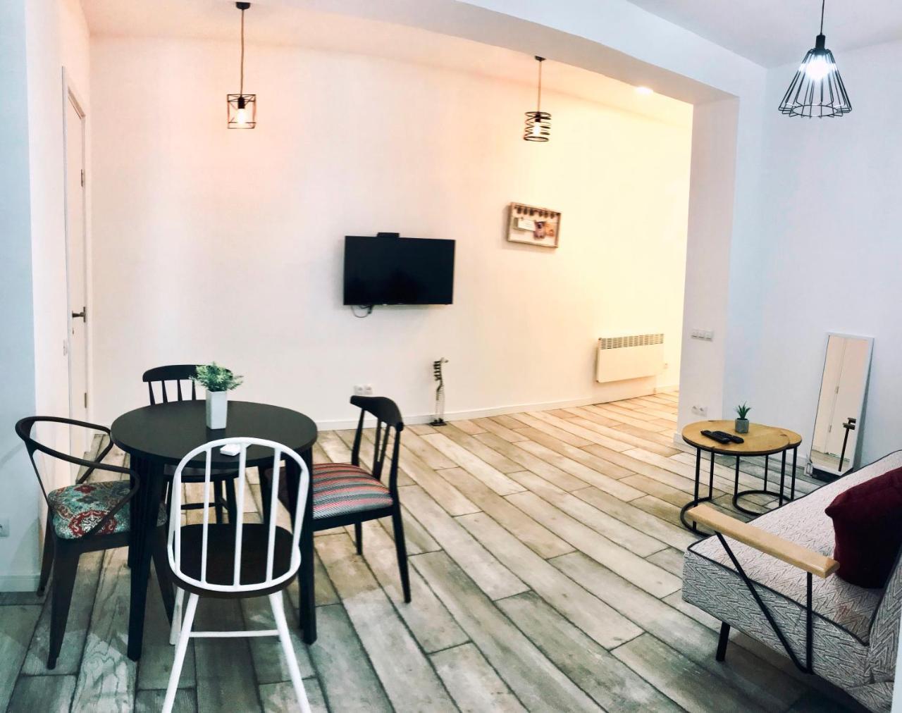 City Center Apartments By Happy Place 第比利斯 外观 照片